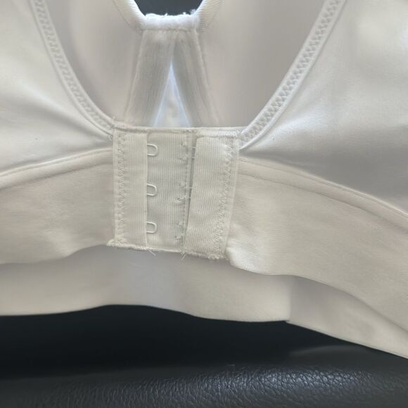 New with tags, Bali support white cool comfort 34D - Picture 3 of 4